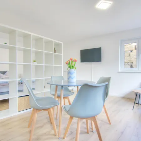 Modernes Wohlfuehl-apartment Mit Glasfaser-wlan, Parkplatz In Der Naehe & Kueche In